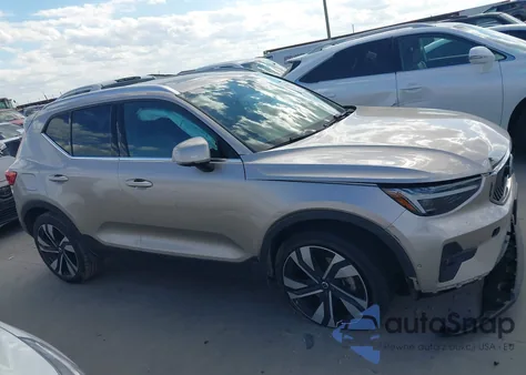 2024 Volvo Xc40 B5 Ultimate Bright Theme z USA, uszkodzony, nr VIN YV4L12UFXR2229918